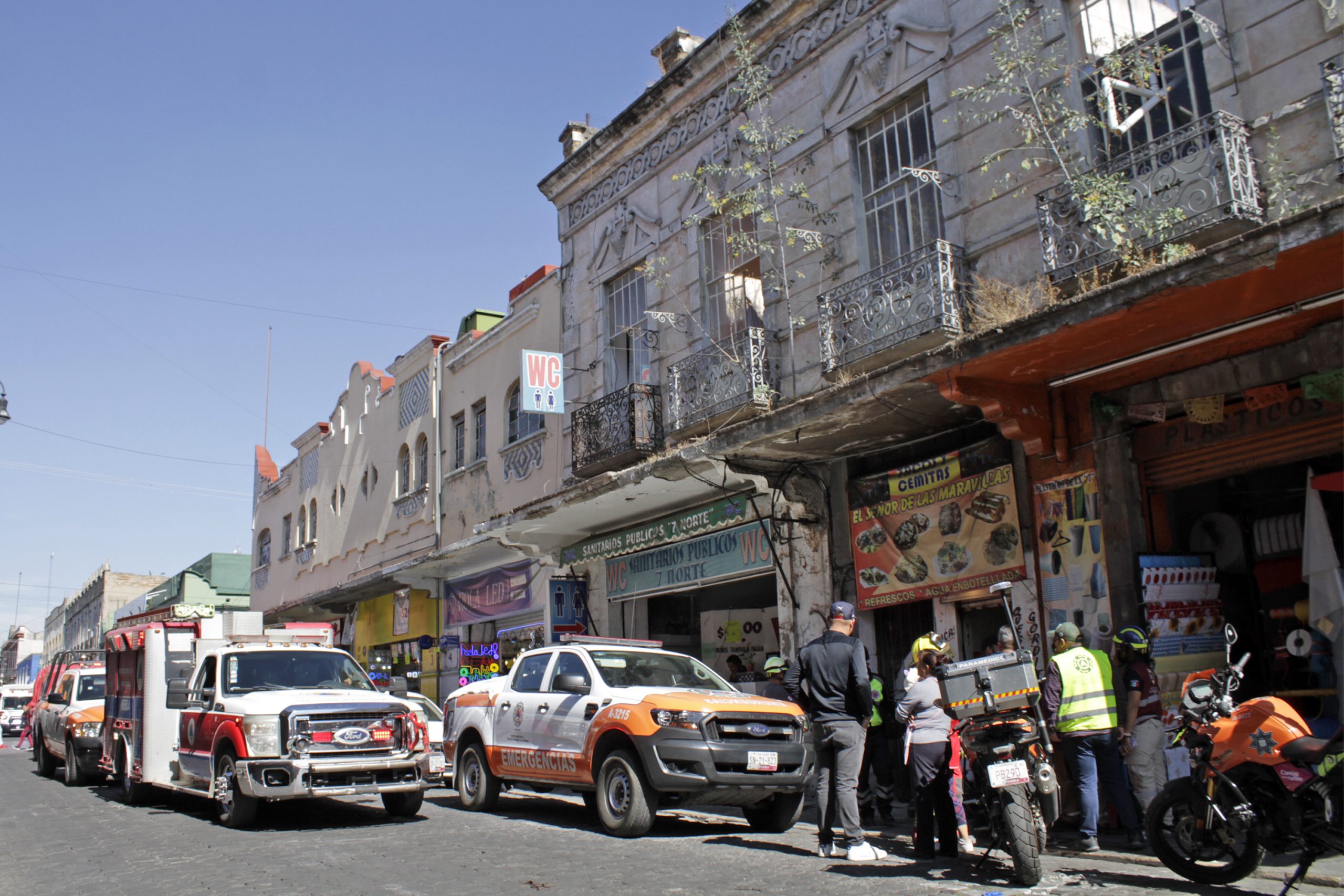 Descartan muertos y heridos tras caer casona en Centro Histórico de Puebla