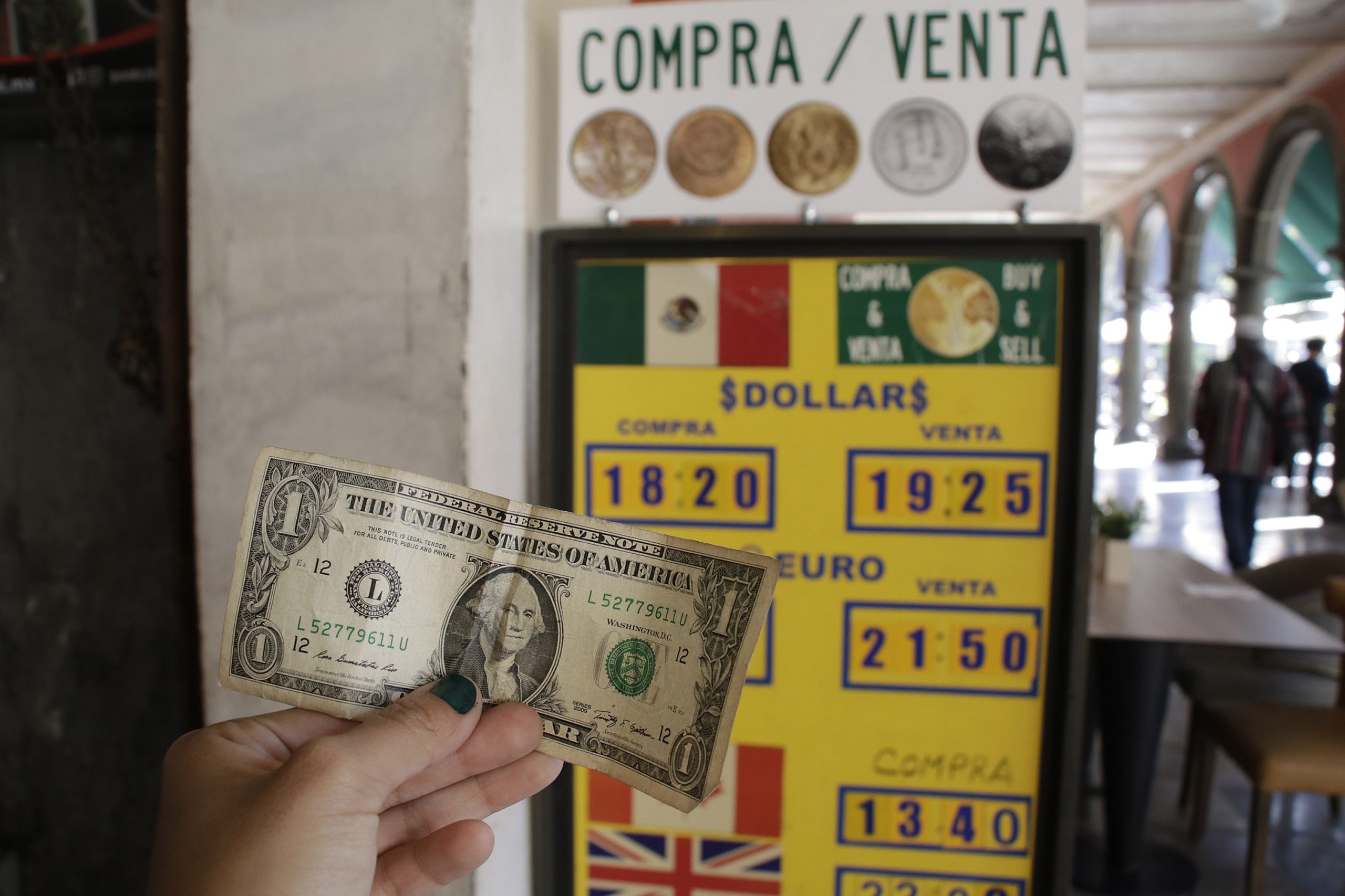 Precio del dólar al alza, abre en 19.40 pesos
