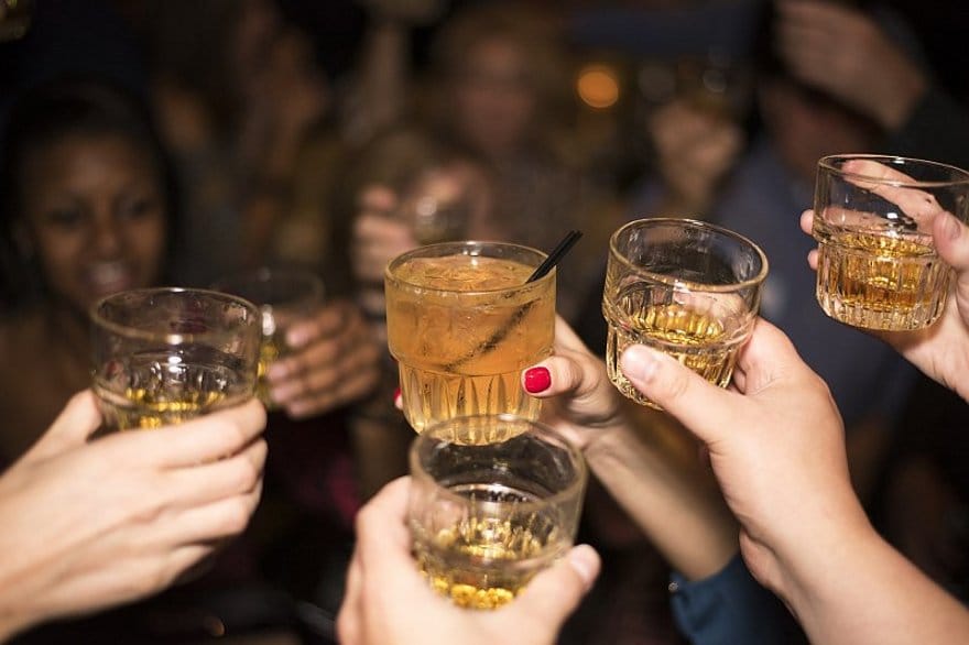 Prueba de un año: Dubái elimina el impuesto a la venta de alcohol