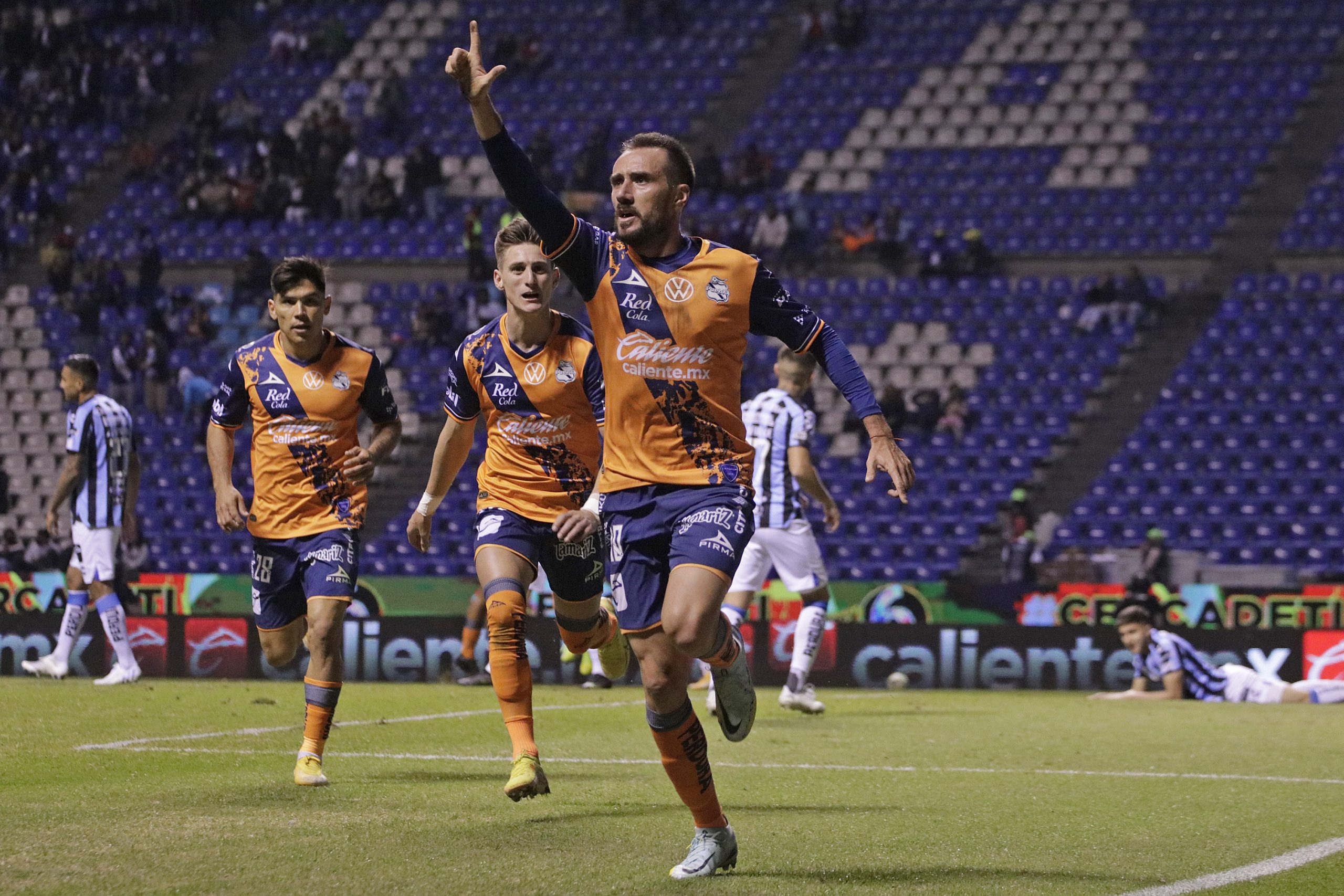 Puebla consigue 2-0 contra Querétaro en el Cuauhtémoc