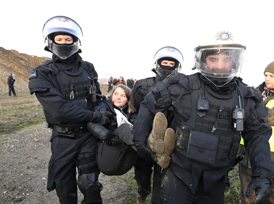 Desalojan a Greta Thunberg tras participar en protesta contra una mina en Alemania