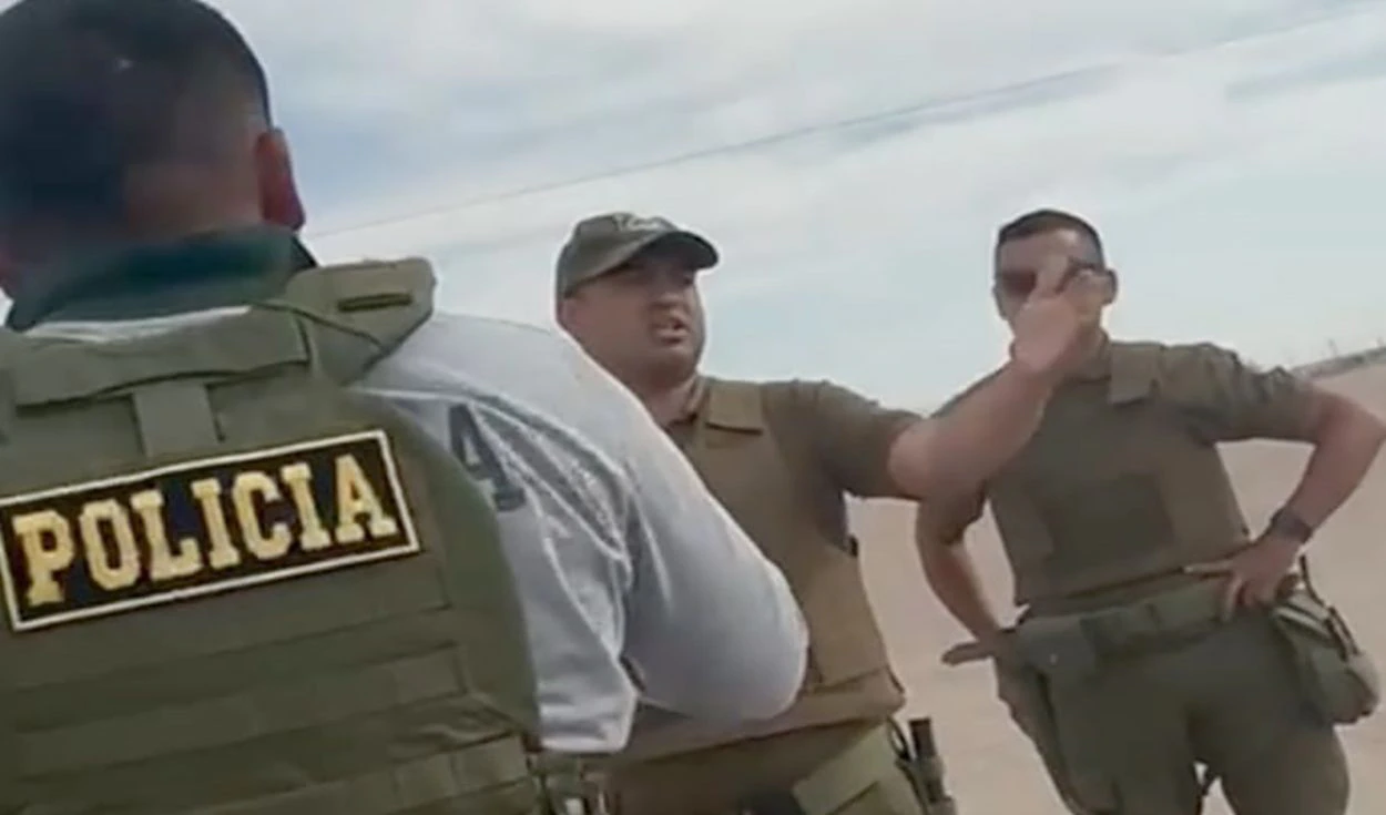 (VIDEO) Policías peruanos funan a carabineros por permitir paso de extranjeros por la frontera: «Todos los días dejan personas aquí»