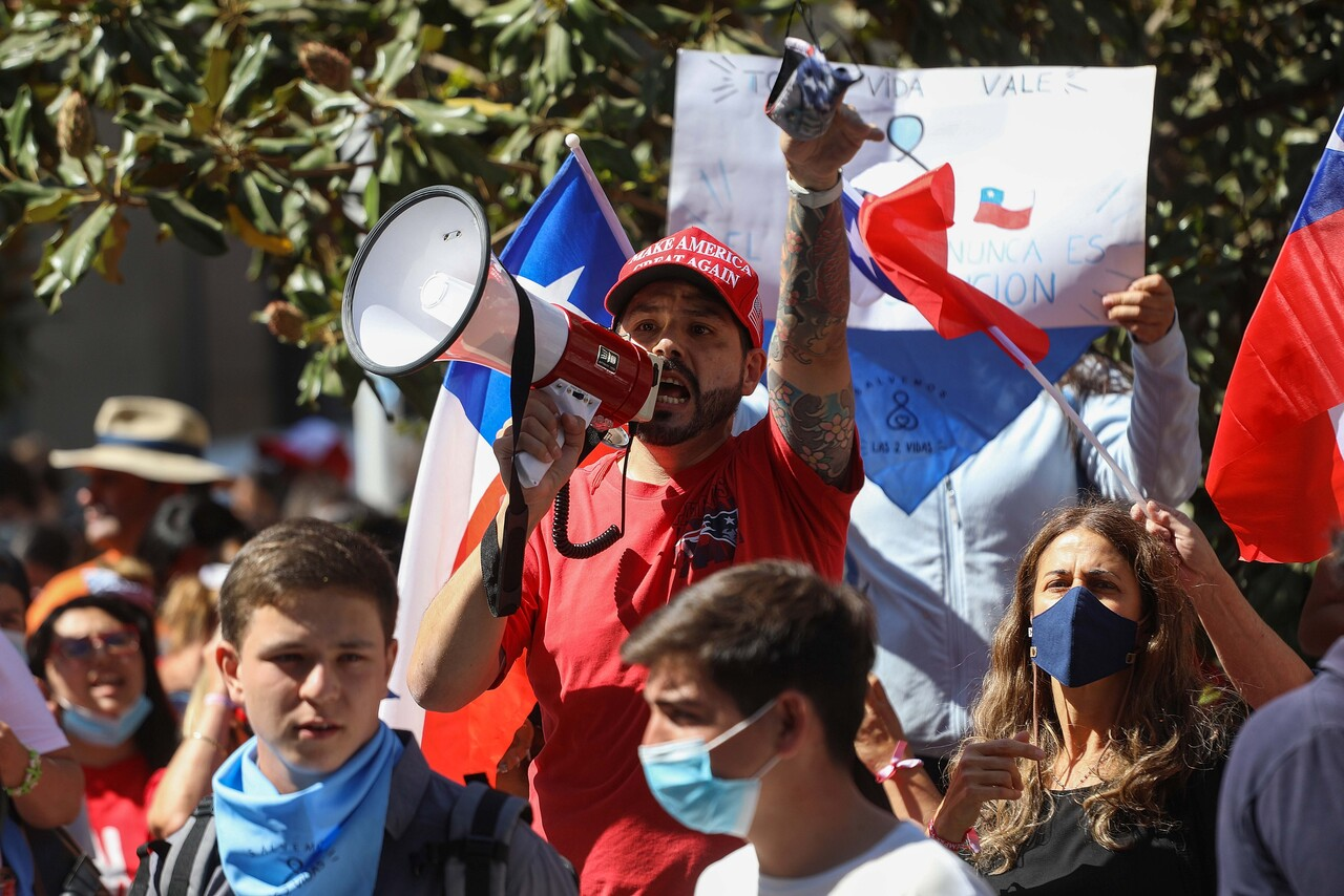 El virus autoritario, violento y discriminador de la ultraderecha en Chile y el mundo