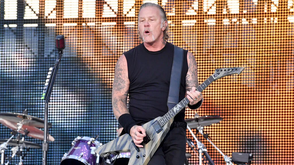 Metallica advierte a fans por «impostores y depredadores» que se están haciendo pasar por el vocalista James Hetfield en Internet