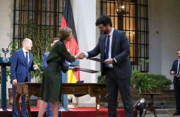 Chile y Alemania firman acuerdo de cooperación minera