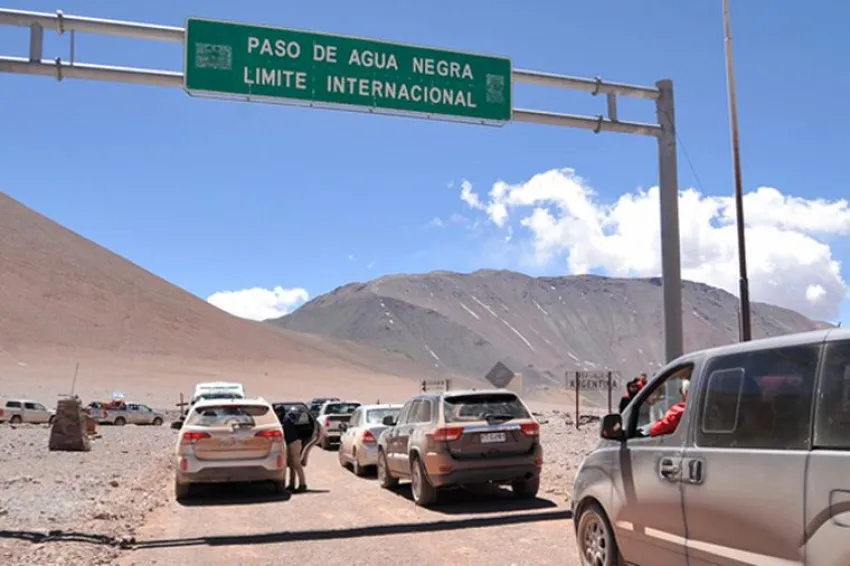Coquimbo: Masivo ingreso de turistas argentinos tras reapertura de paso internacional Agua Negra
