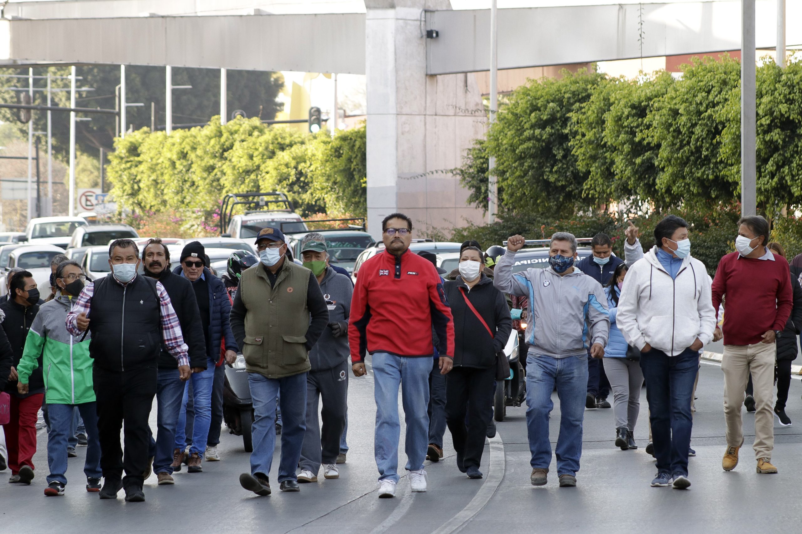 Se manifiestan conductores contra verificación vehicular en Puebla