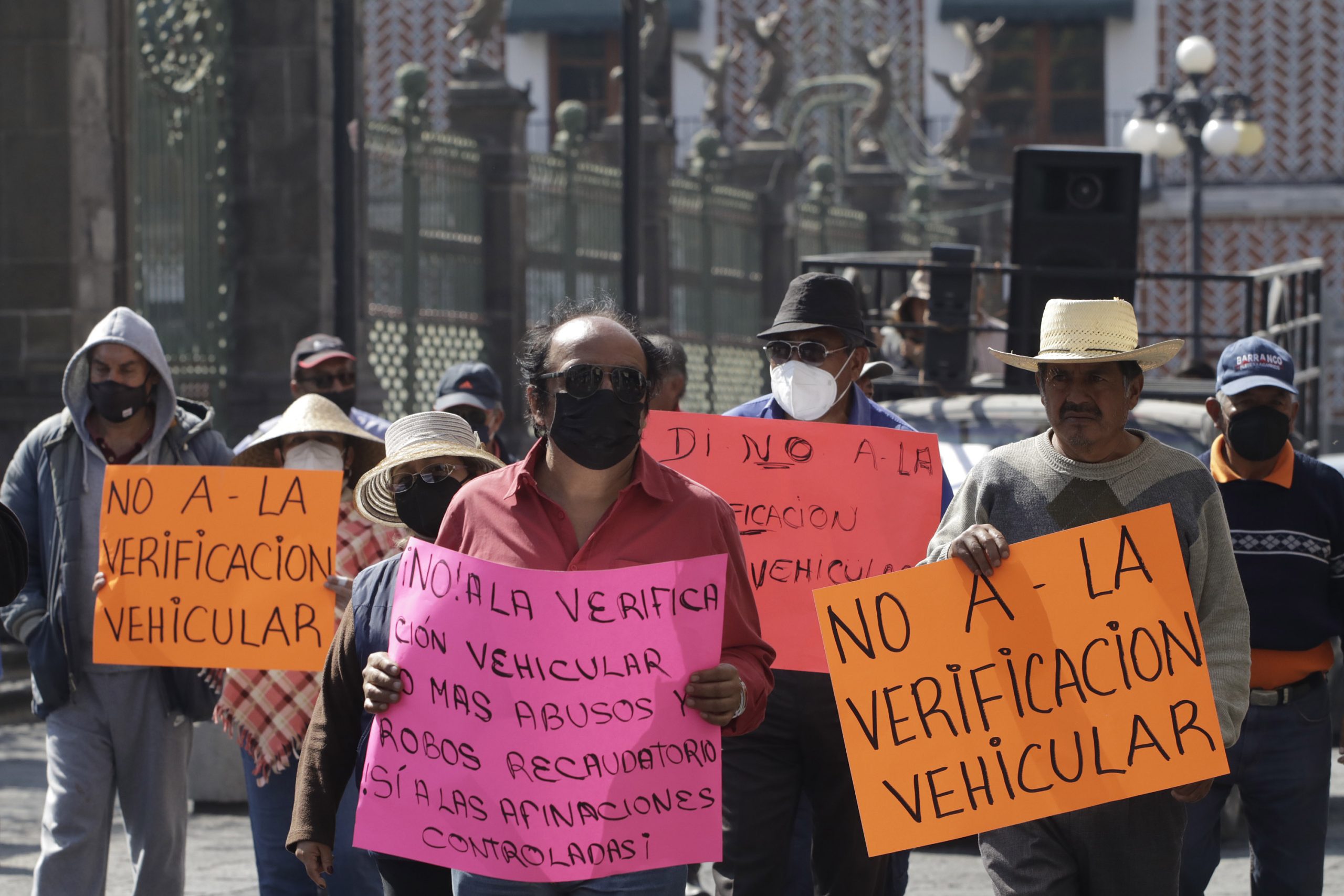 Otra vez marchan en contra de la verificación vehicular en Puebla