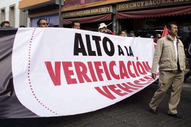 Toma Antorcha Campesina calles del Centro para pedir verificación vehicular gratuita