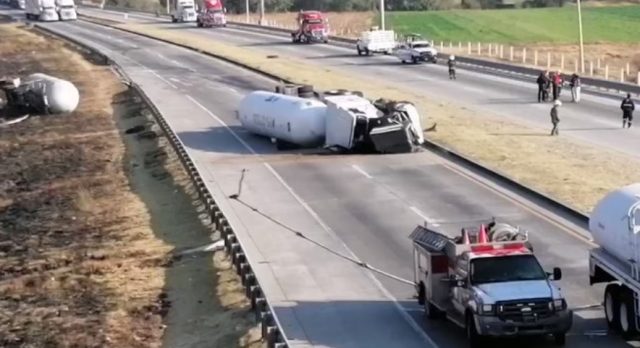 Se libera parcialmente el Arco Norte tras accidente de pipa de gas