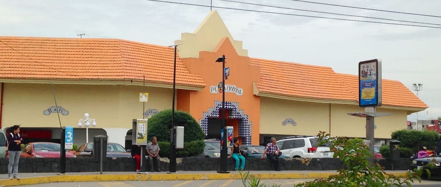 Agua de Puebla suspende servicio en Plaza Crystal y amenaza con embargo por adeudo