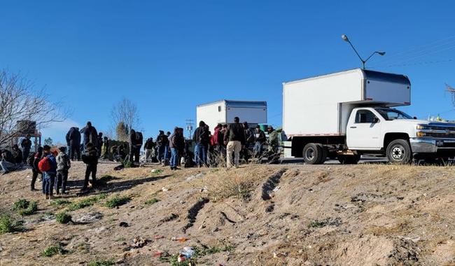 Detectan cuatro camiones de carga con 170 migrantes en Chihuahua