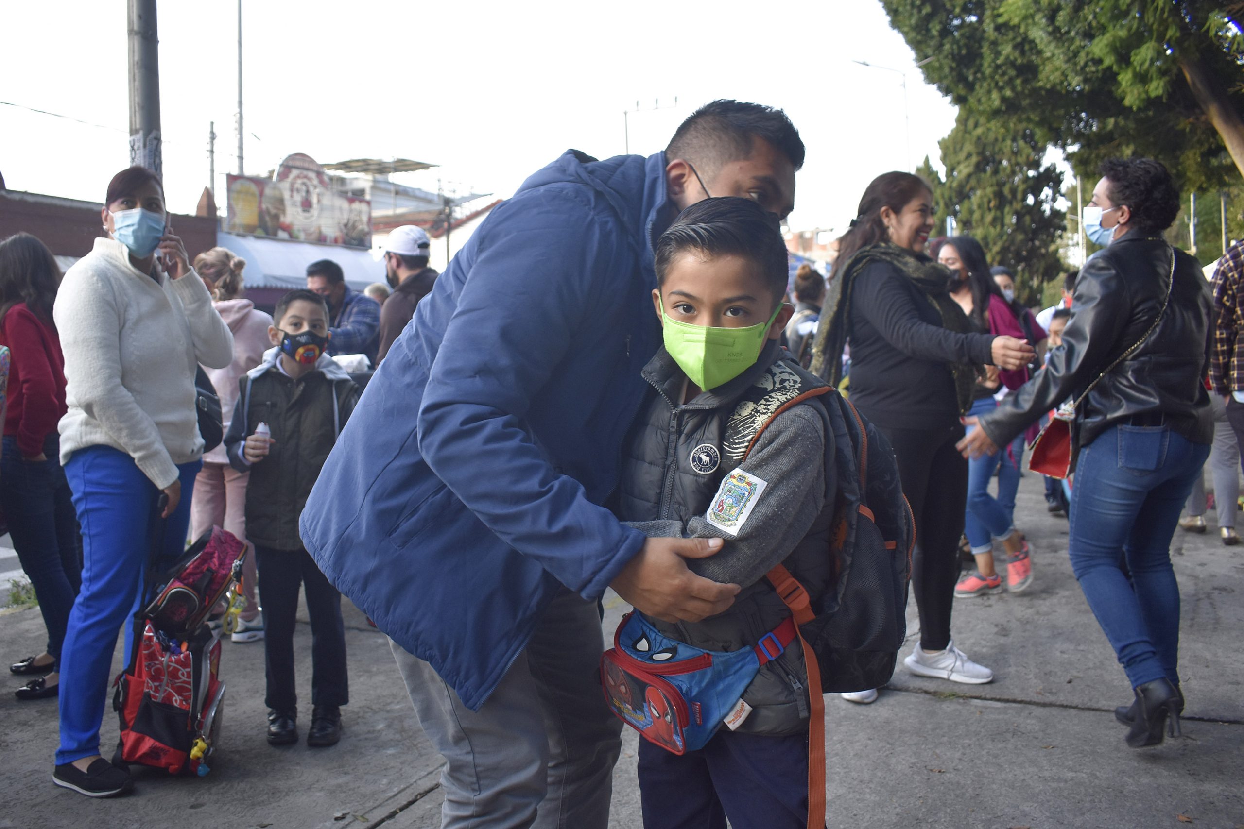 Casi 2 millones de alumnos regresan a clases en Puebla