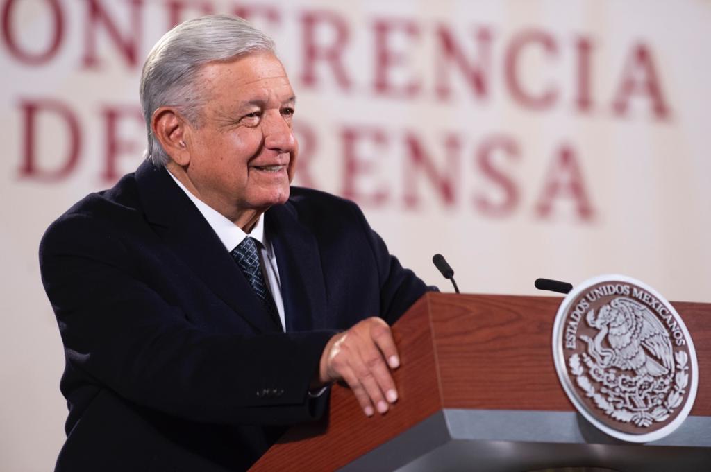 Pide AMLO que UNAM resuelva caso de plagio de la ministra Esquivel