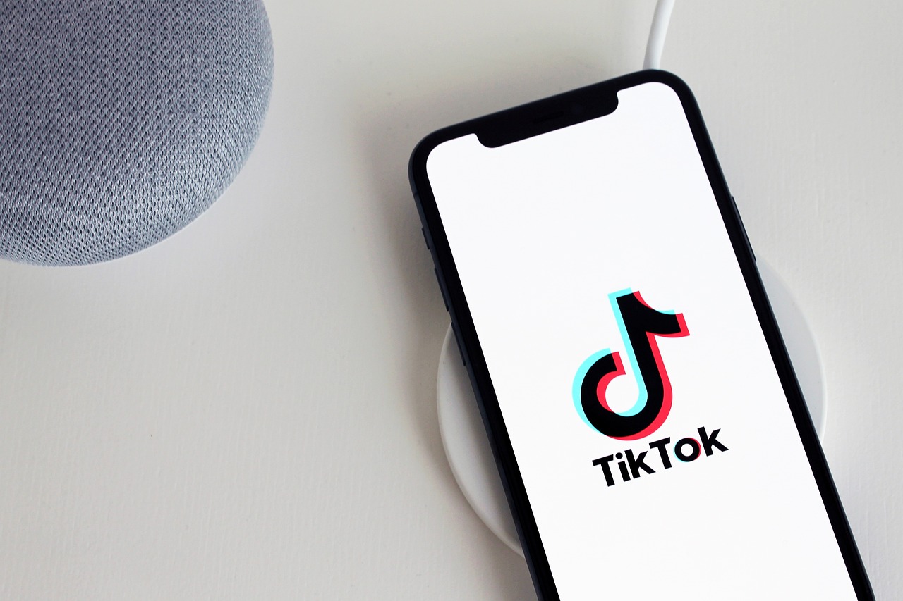 «Nivel inaceptable de riesgo»: Canadá prohíbe el uso de TikTok en todos los dispositivos móviles oficiales