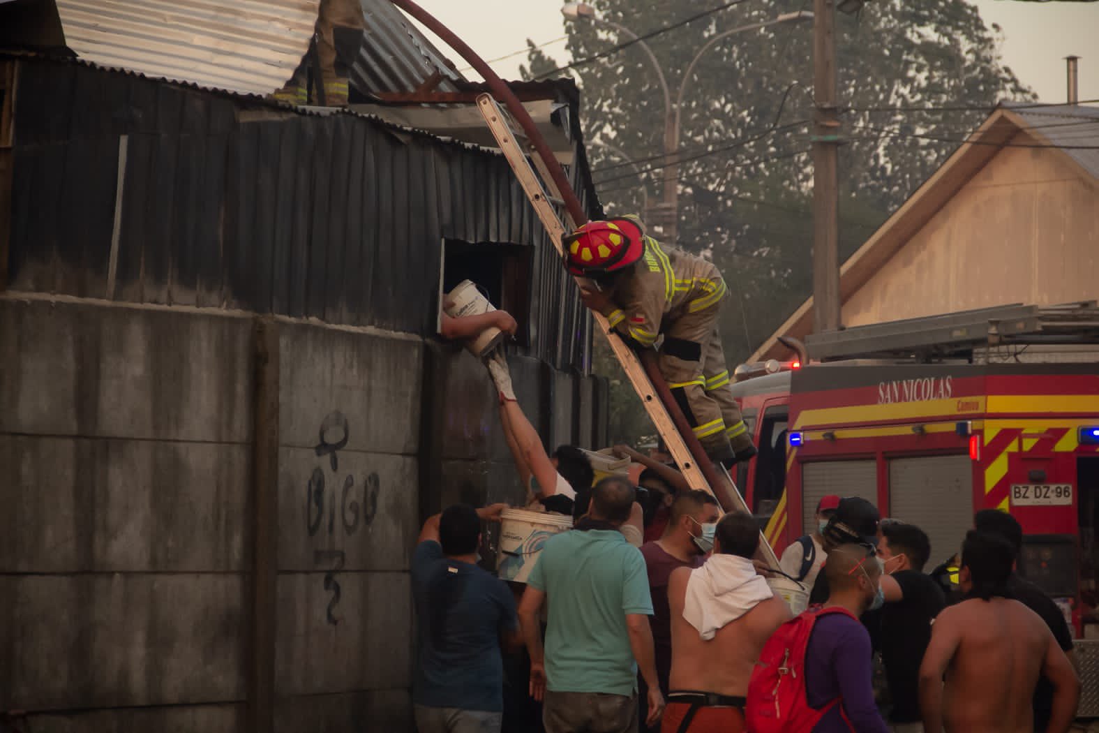 Conmoción en Tomé: Hogar de ancianos se quema por incendio forestal