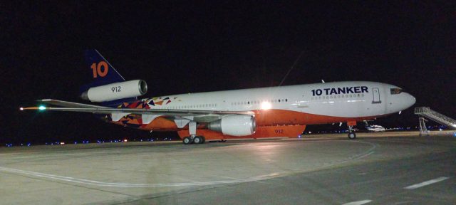 Avión Ten Tanker se encuentra en Chile para combatir los incendios en el Sur