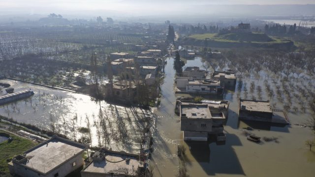 (Fotos) Un pueblo de Siria queda sumergido tras el derrumbe de una represa