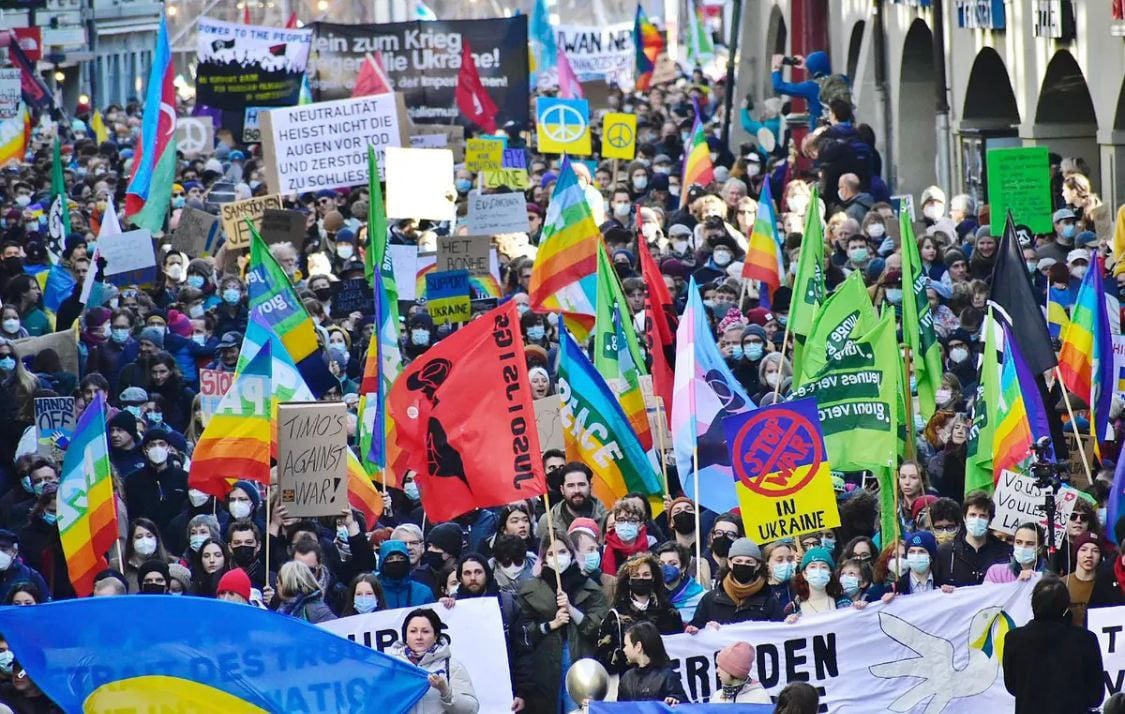 “Detengan las matanzas”:  50 mil personas exigieron en las calles de Alemania frenar el envío de más armas a Ucrania