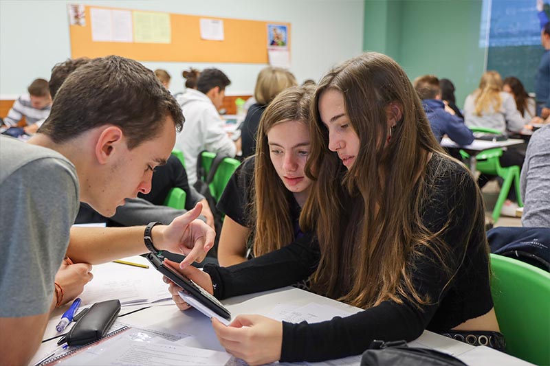 Bachillerato Internacional aprueba el uso de ChatGPT en ensayos