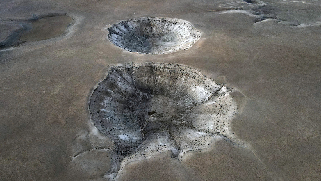 (Video) Un extraño cráter se formó repentinamente en un campo despejado de Turquía