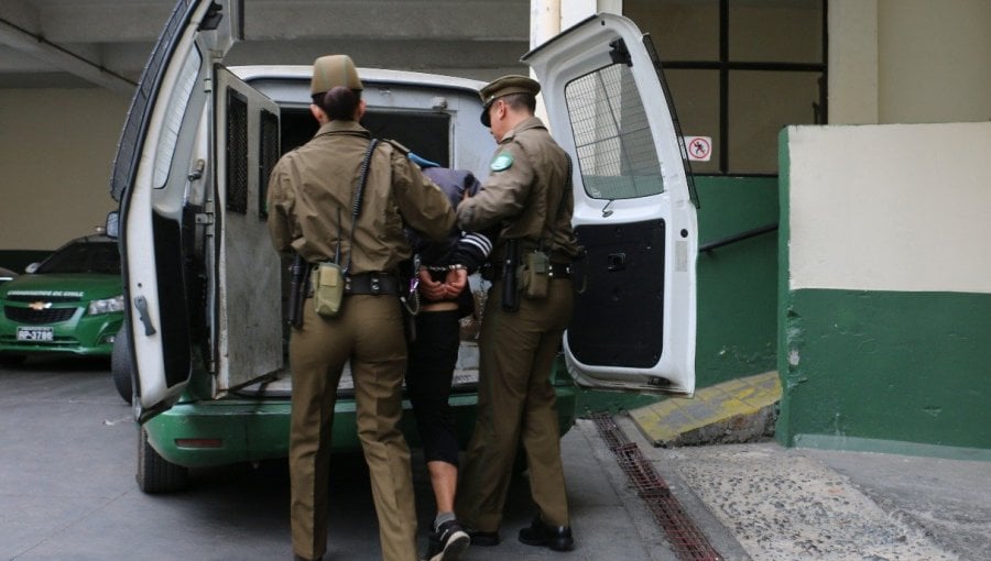 Prisión preventiva para 5 extranjeros detenidos con armas y una granada en Melipilla