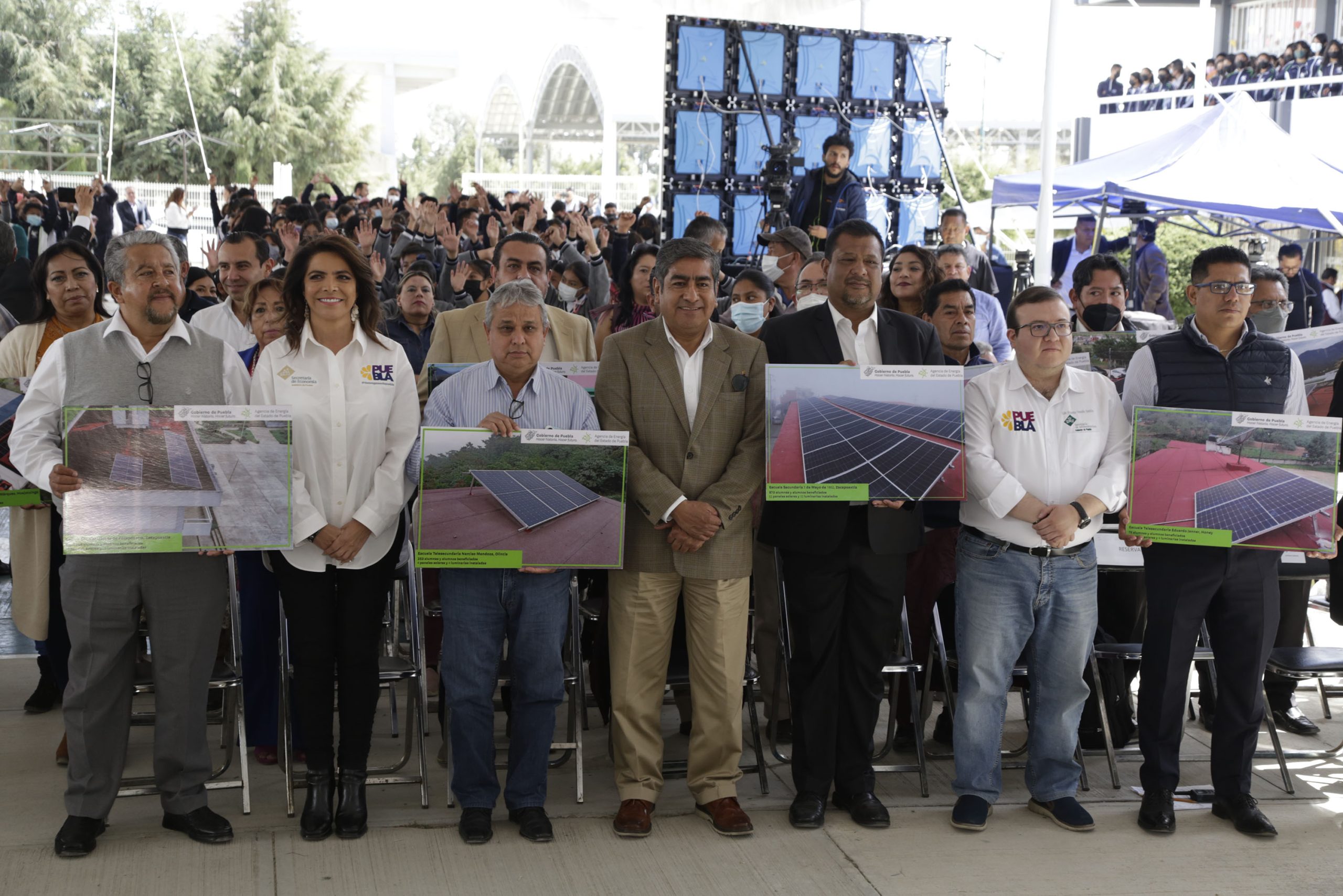 Instalan paneles solares y luminarias en primeras 30 escuelas de Puebla