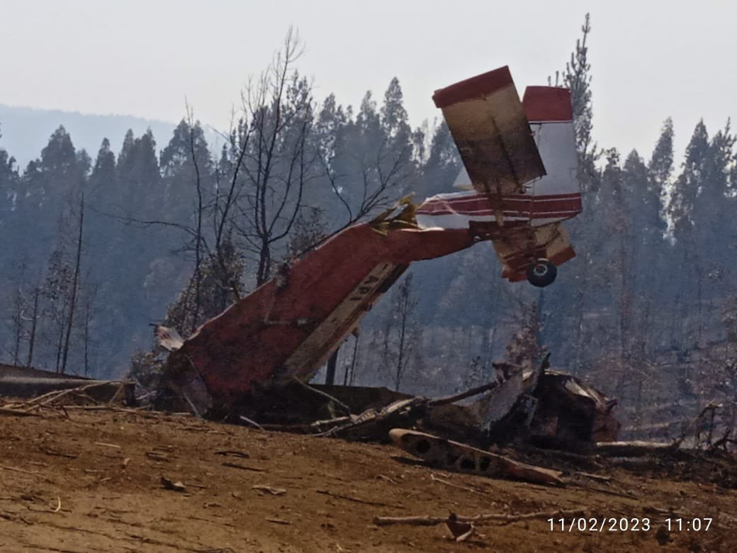 Avioneta que combatía incendios forestales capotó en Hualqui: piloto fue rescatado (+Fotos)