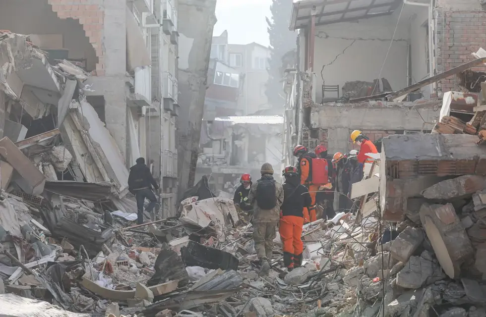 Tras el terremoto que mató a 47 mil personas: Sismo de magnitud 6,4 sacude el sur de Turquía (Videos)