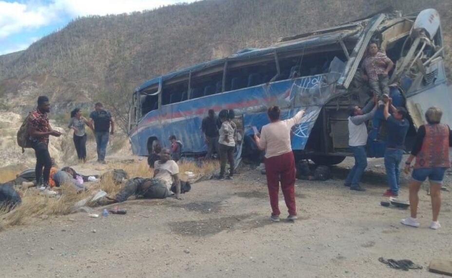 Suman 17 los muertos por volcadura en la Cuacnopalan- Oaxaca: Segob