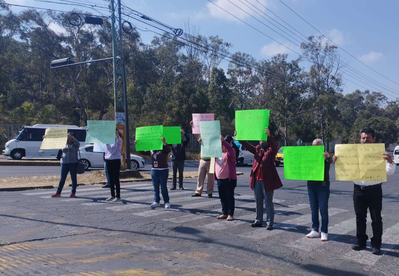 Con bloqueo vial, maestros del Cobaep exigen respeto al contrato colectivo