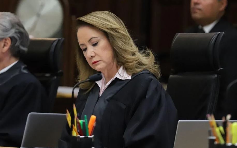 UNAM deberá reservar fallo sobre ministra Esquivel, resuelve juez