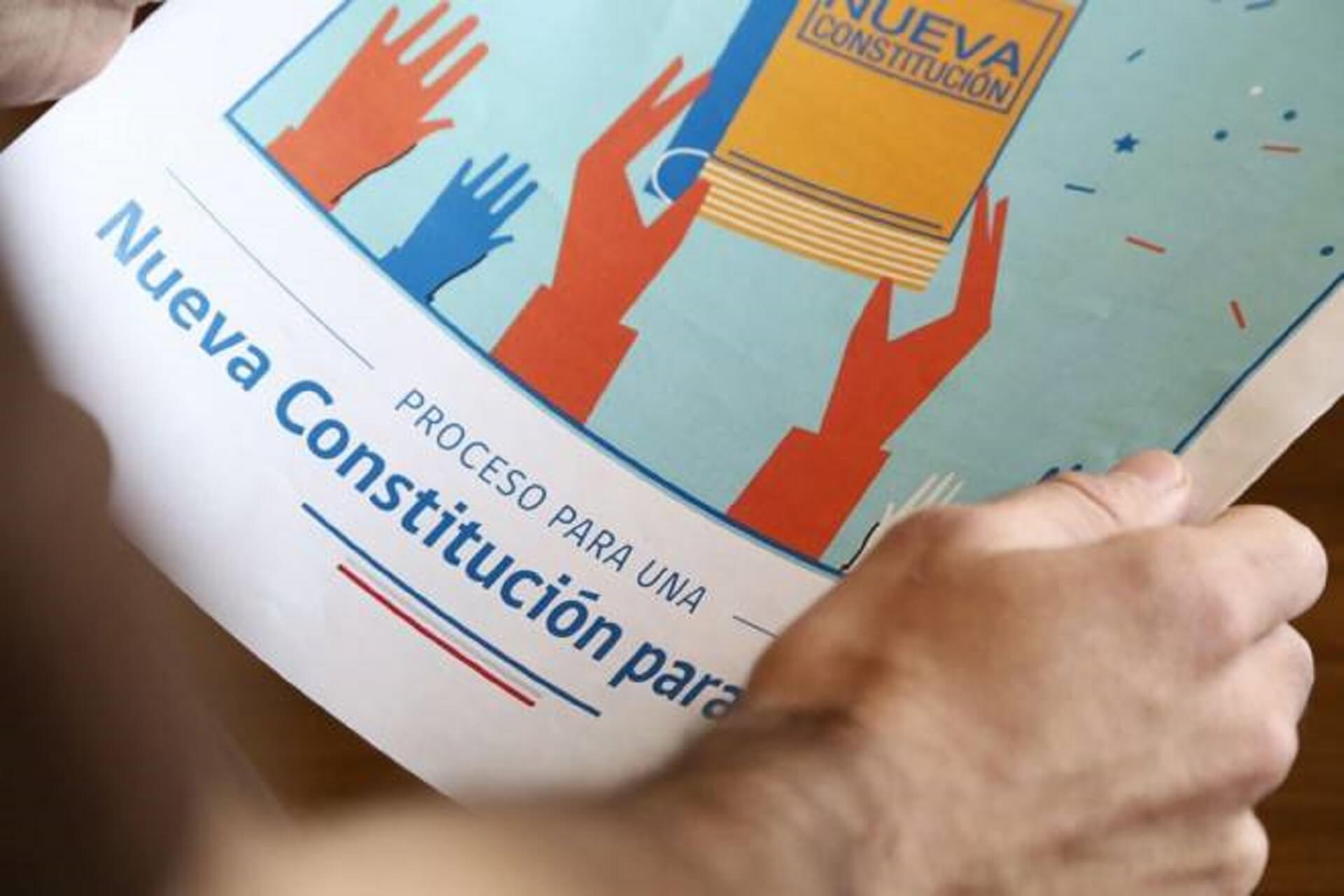 Una nueva constitución en once pasos o el laberinto constituyente