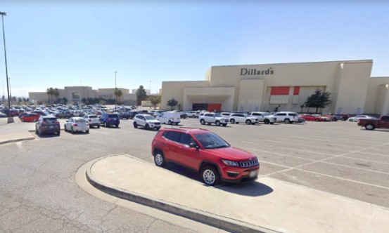 Balacera en centro comercial de Texas deja un muerto y tres heridos