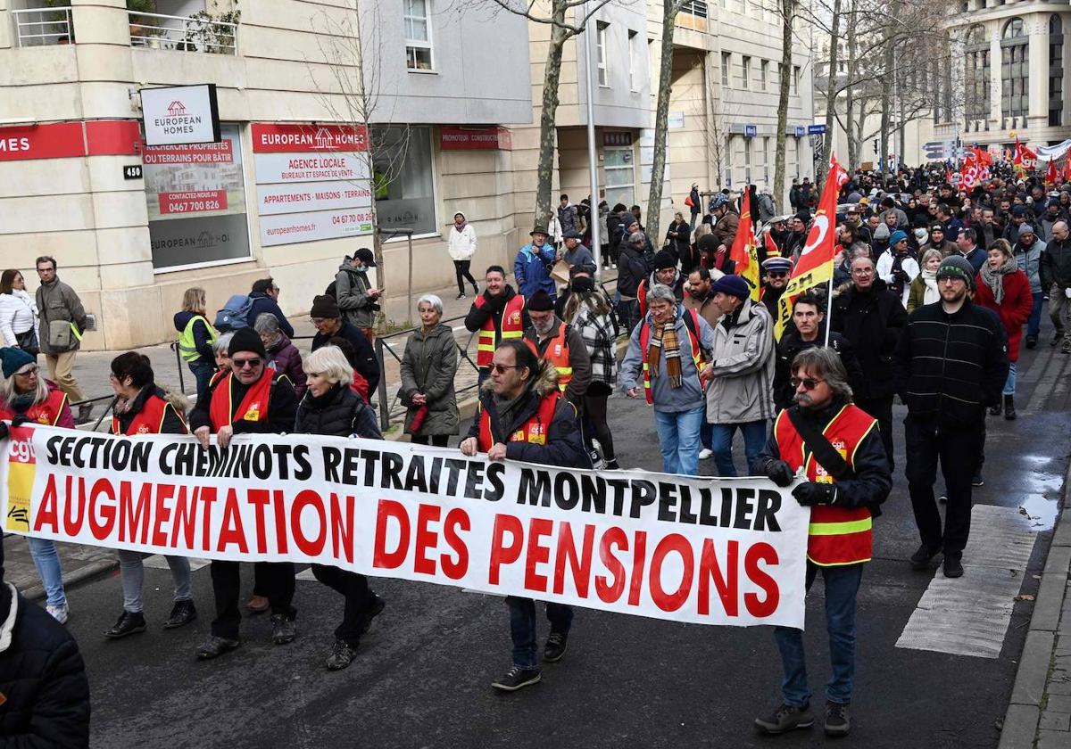 Tercer día de huelgas y protestas masivas contra el plan de pensiones de Macron en Francia