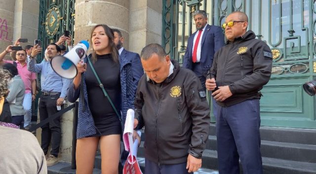 Se manifiestan en el Congreso de la CDMX contra iniciativa transfóbica de diputada panista