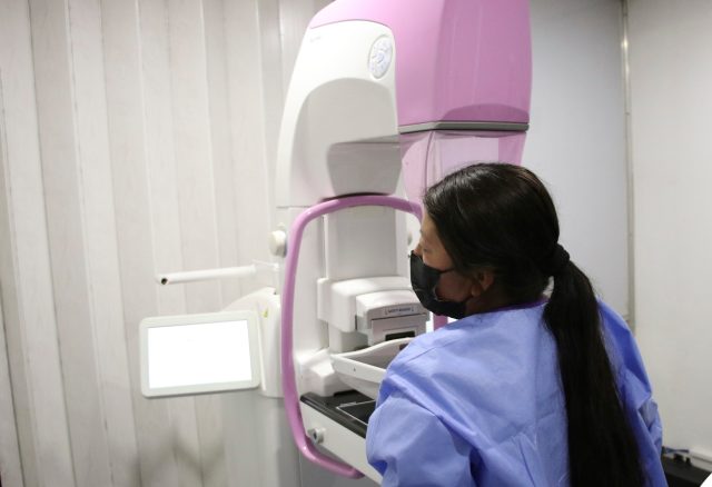 Viernes de las Mujeres beneficia con servicios de salud a 6 mil poblanas