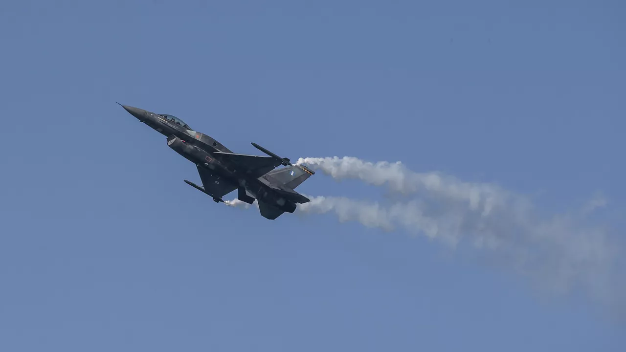 Países Bajos confirma que Ucrania solicitó aviones de combate F-16