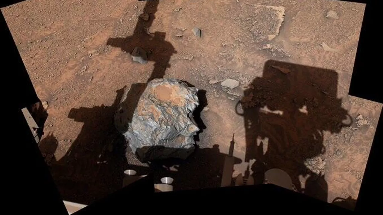 Detectan un meteorito metálico en la superficie de Marte