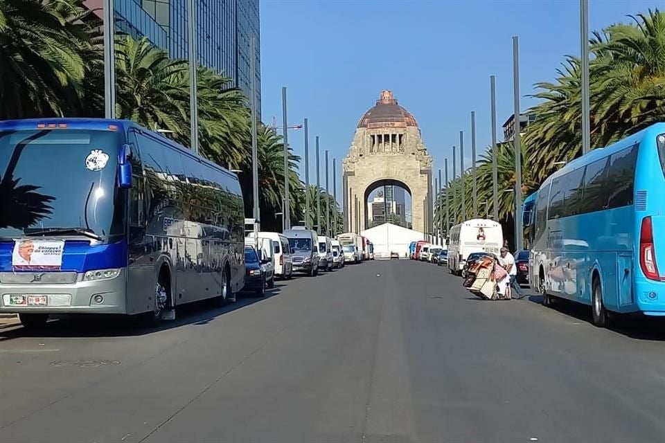 Arriban camiones con simpatizantes de AMLO a la CDMX