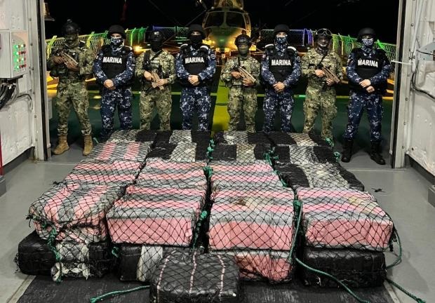 Marina asegura mil 400 kilos de cocaína en costas de Michoacán