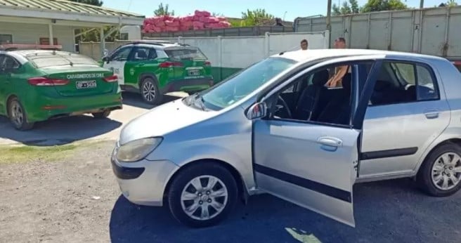 Carabineros arrestan a sujetos acusados de robar un auto en Los Ángeles: los investigaban por tráfico