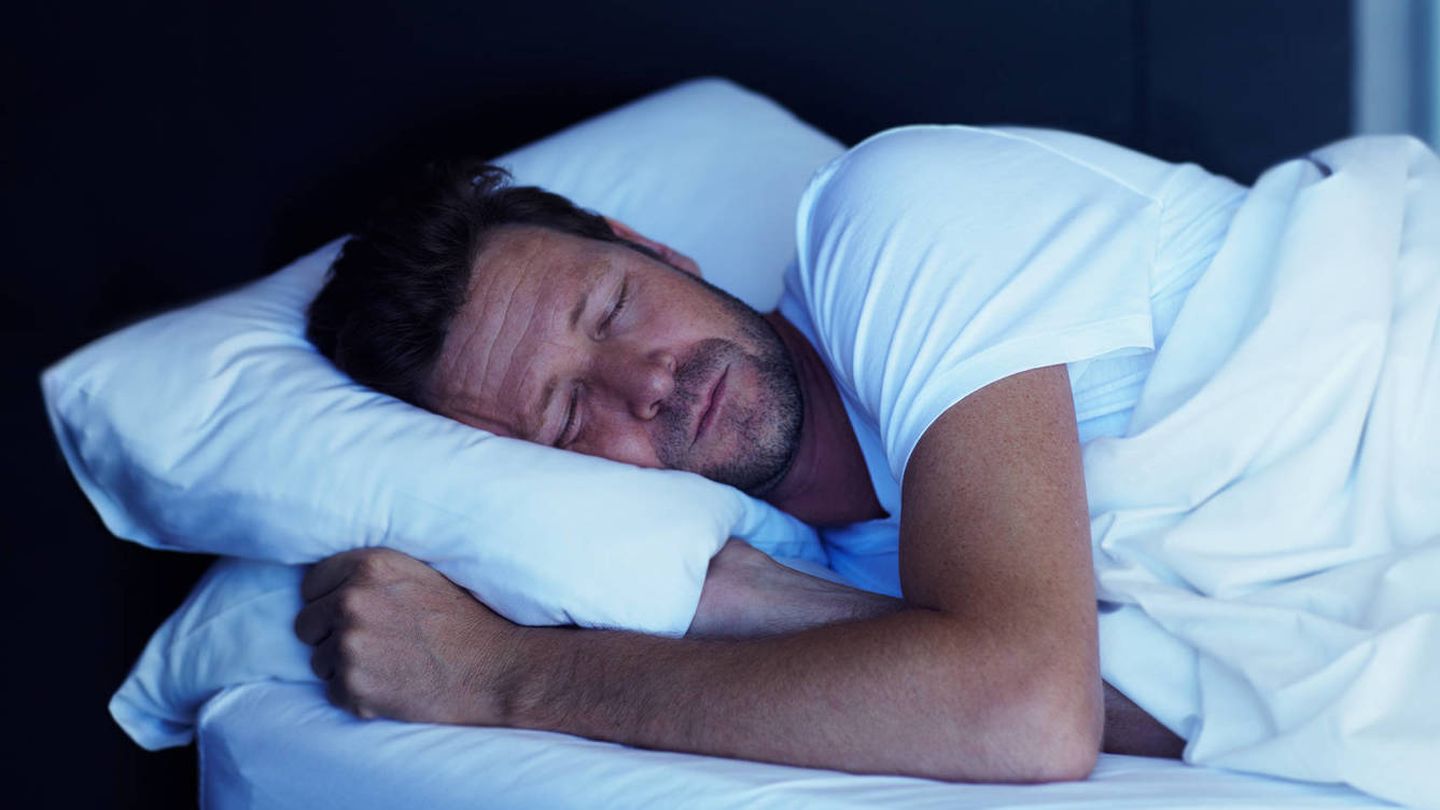 Estudio revela que no dormir bien eleva riesgo de demencia