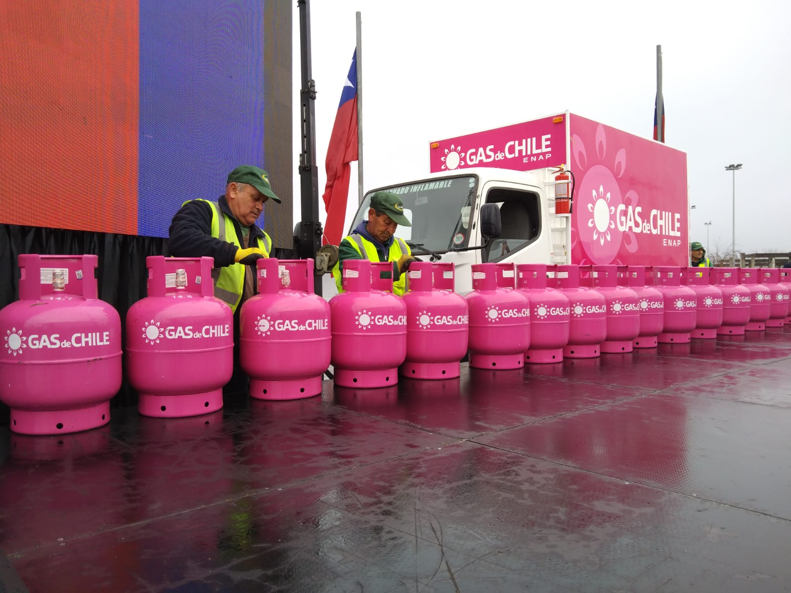 «Gas de Chile»: ENAP firmó acuerdo con empresa distribuidora para iniciar venta de cilindros a la población