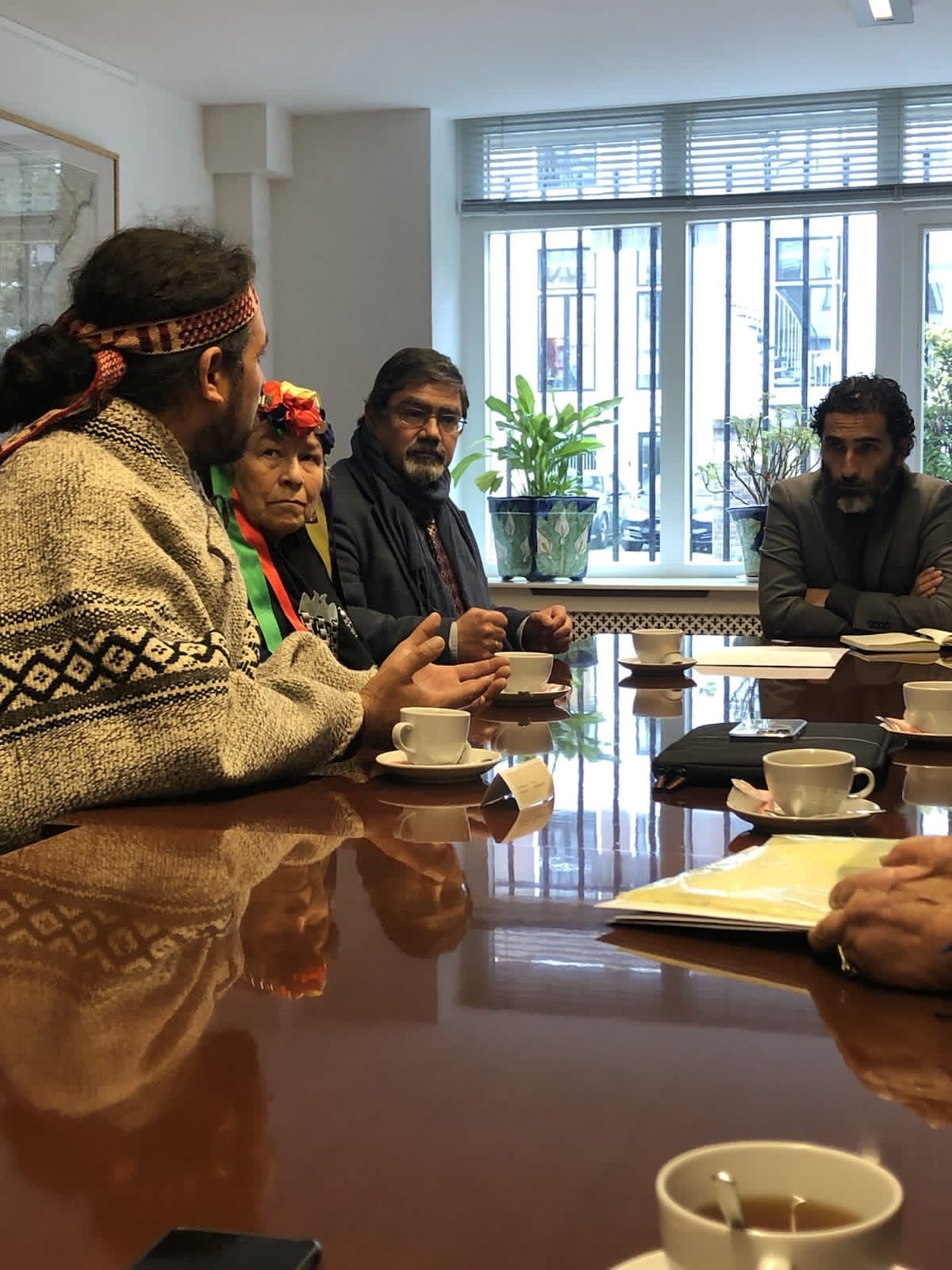 Dirigentes mapuche piden arbitraje de juez Baltazar Garzón “ante usurpación histórica” de territorios ancestrales