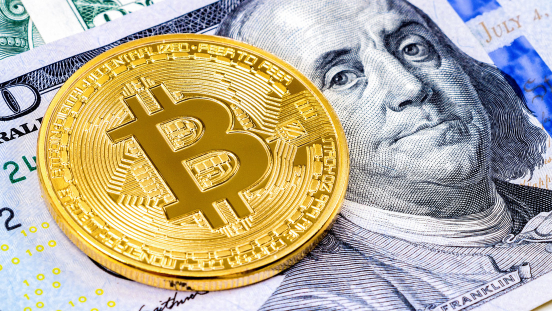 Robert Kiyosaki insta a invertir en el bitcóin: «Más dinero falso para invadir una economía enferma»