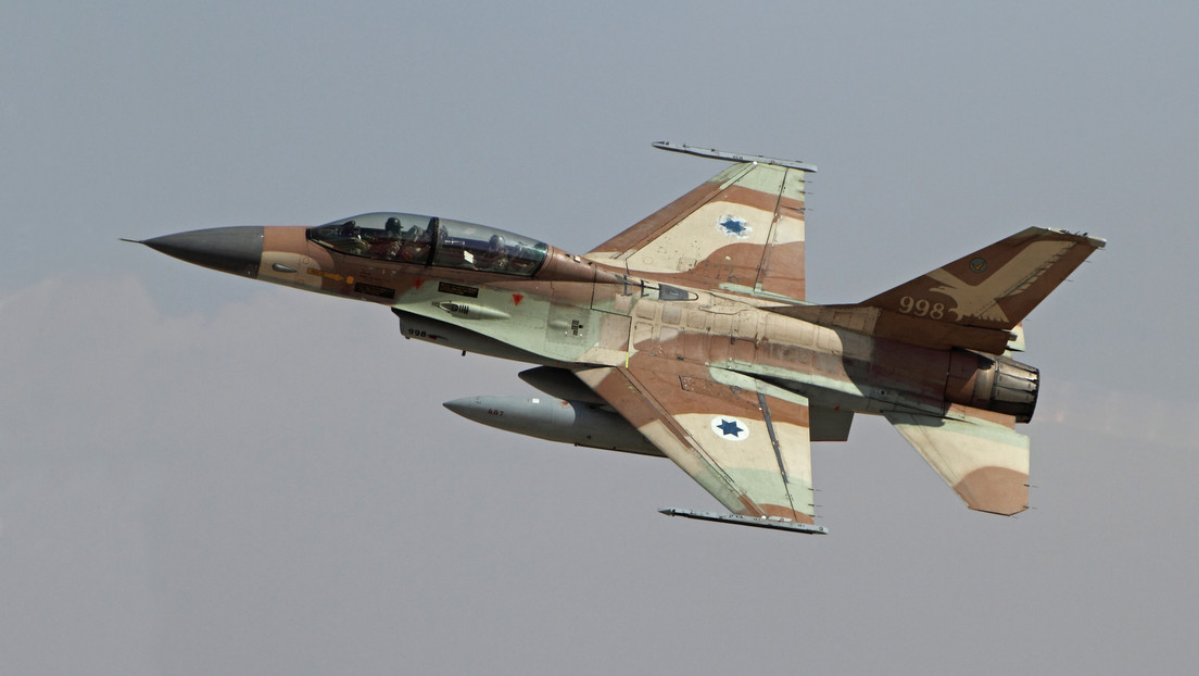 Cazas tácticos F-16 de Israel lanzan ataque con misiles contra Siria