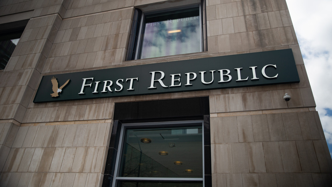 Acciones del First Republic Bank caen 50 % pese a los esfuerzos de EE.UU. por rescatarlo