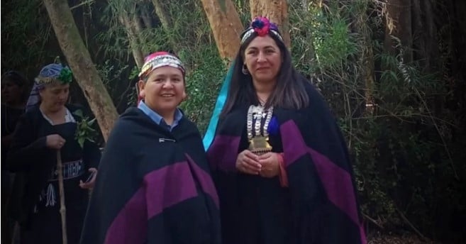 Mujeres se convirtieron en primer matrimonio mapuche entre personas del mismo sexo