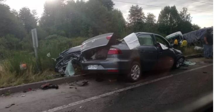 Cuatro muertos deja fuerte colisión en Dalcahue: camión impactó contra dos vehículos